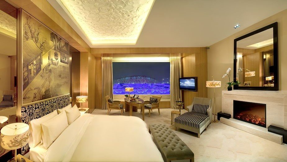 Executive Corner Suite lounge and bed